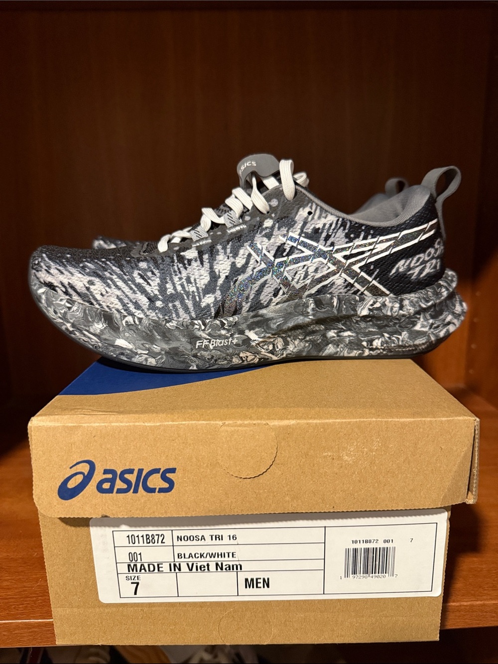 ASICS Noosa Tri 16 Athletic Shoes - Black & White
